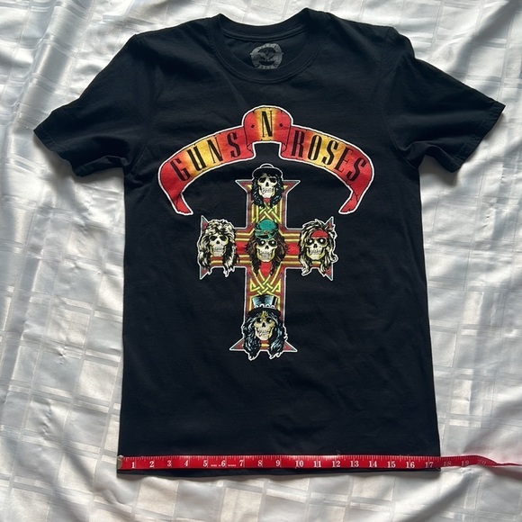Guns N’ Roses Unisex Skull and Cross Unisex 2021 Tour T-shirt - Picture 6 of 10